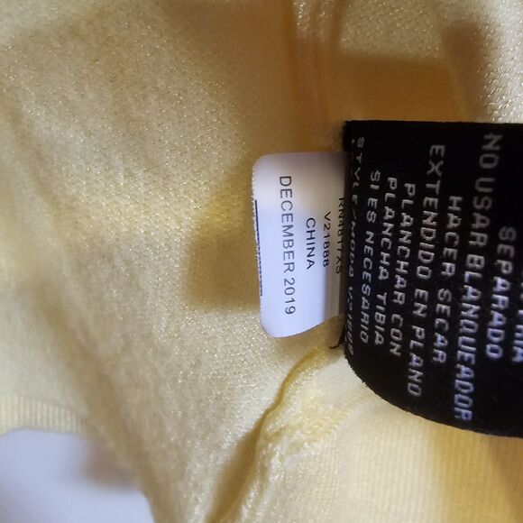 Cable & Gauge Sz Large Yellow Cardigan/Sweater Unique Double Scallop Design - Picture 10 of 13